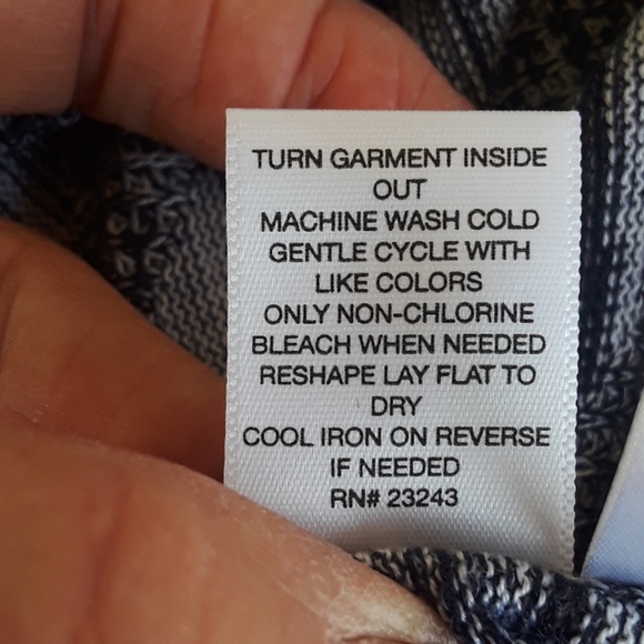 New York & Company v-neck sweater top, sz M - Picture 8 of 8